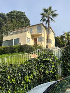 3863 Franklin Ave, Los Angeles, CA, 90027