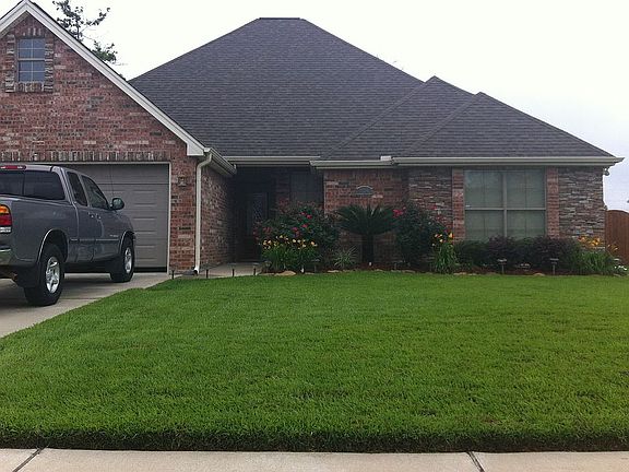 3rd image of 114 Parkway Oaks Dr