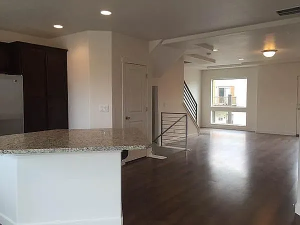 12 W Gilbride Ave — Photo 4