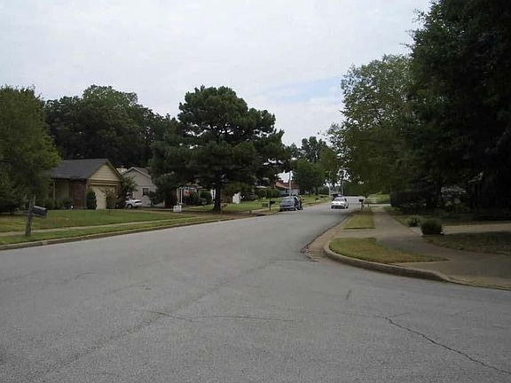 3rd image of 6855 Starkenburg Ln