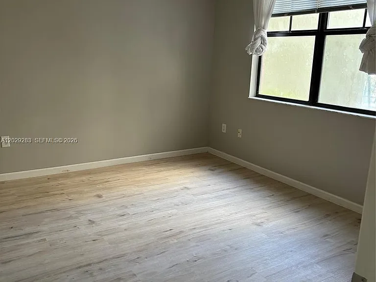 1919 Van Buren St #308A — Photo 12