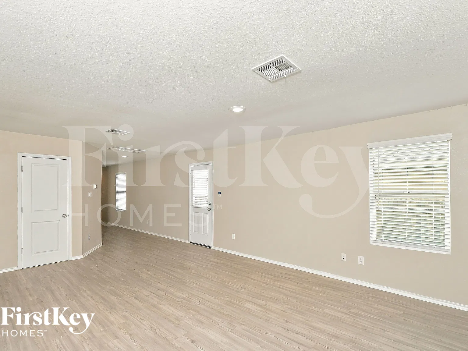 3 bed, 2.0 bath, 1450 sqft, $1,565 — Photo 3
