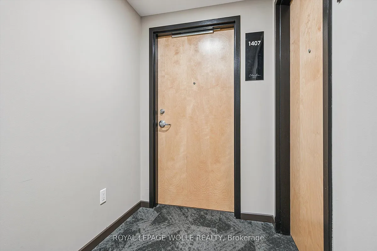 Building Photo - 60 Charles St W #1407