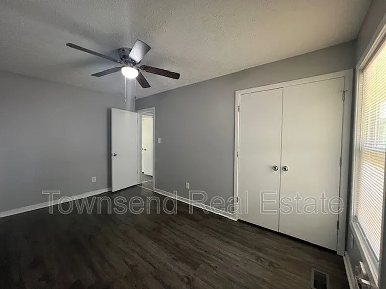 5831 Waters Edge Dr — Photo 8