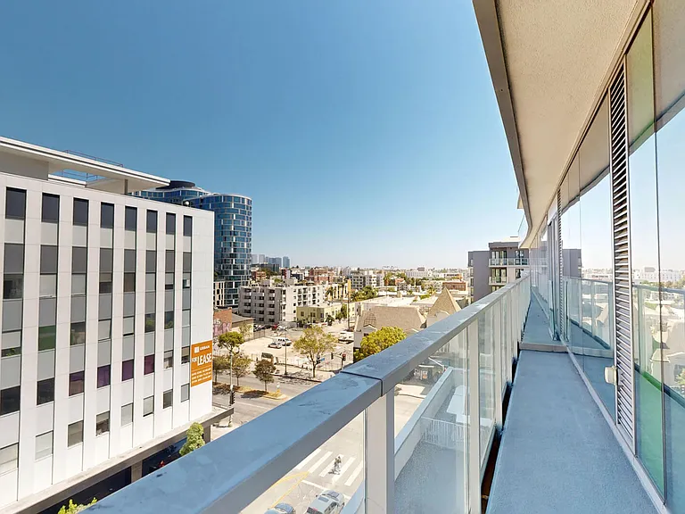 3033 Wilshire — Photo 73