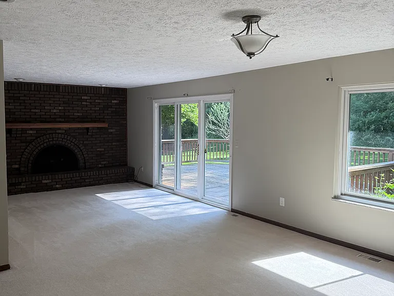 5050 Winewood Ln — Photo 4