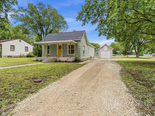 102 Noble Ave, Chapman, KS 67431
