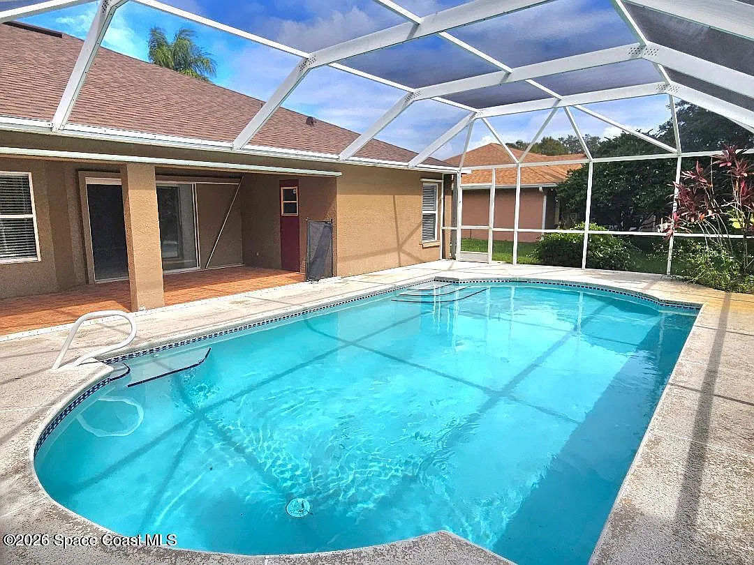 4 bed, 3.0 bath, 2144 sqft, $3,000 — Photo 2