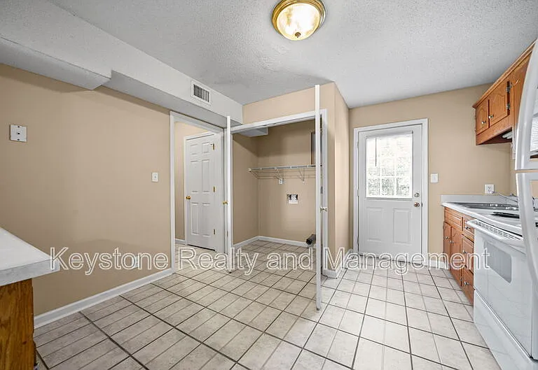 3285 Tower Dr #A — Photo 6