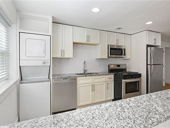 5th image of 880 Saint Charles Ave NE #10