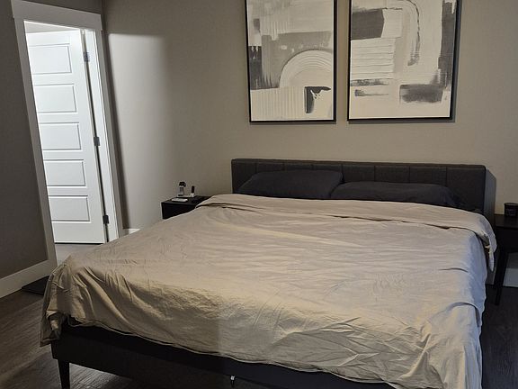 4th image of 925 Leon Ave #427