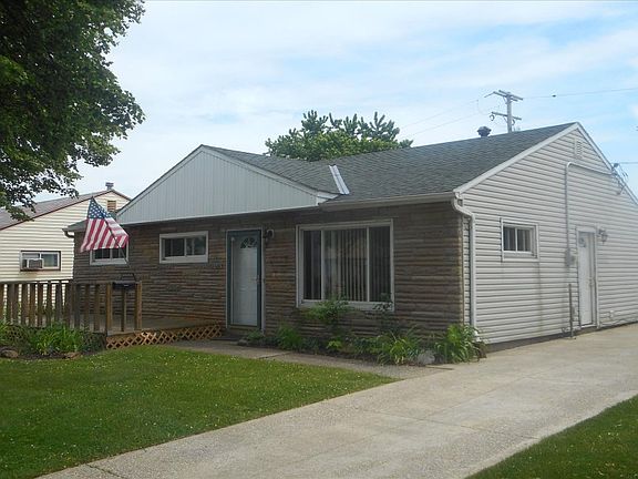 3rd image of 12719 Saint John Ave
