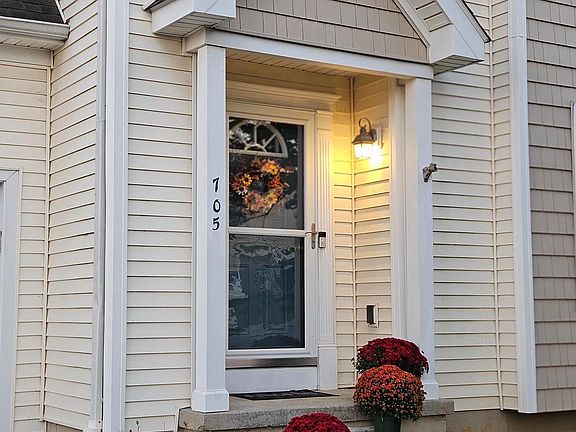 2nd image of 705 Danbury Dr
