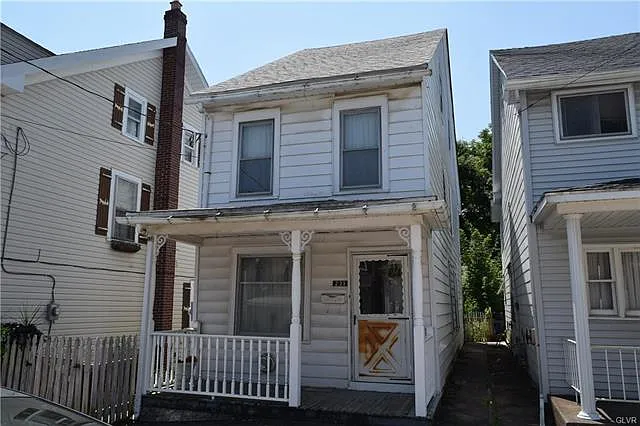 231 Center Ave photo 1