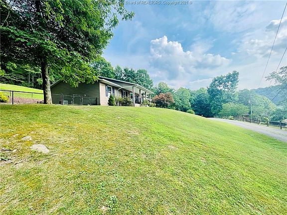 4th image of 42 Stoney Oaks Dr