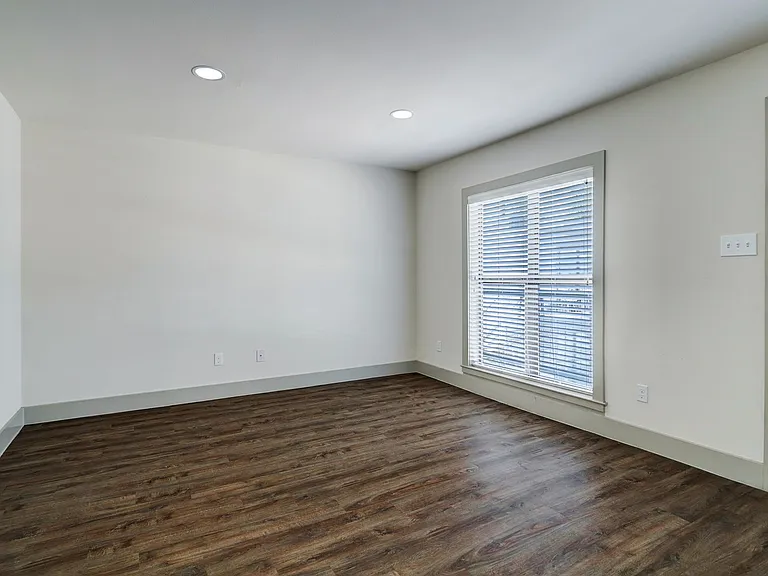 4300 Rosslyn — Photo 15
