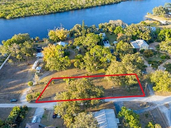 2nd image of 2014 Fort Denaud Rd