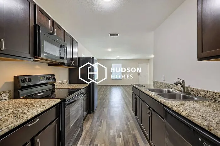1415 S Austin St — Photo 8