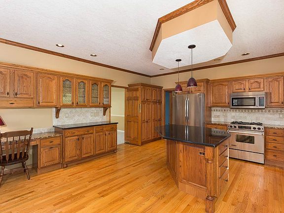 5th image of 6025 Shadowbrook Dr