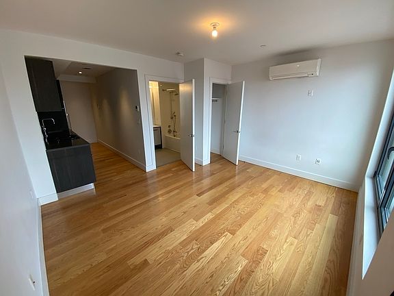 5th image of 169 Graham Ave #602A