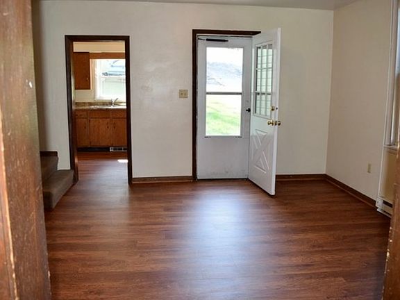 3rd image of 300-302 W Howard St #300-2
