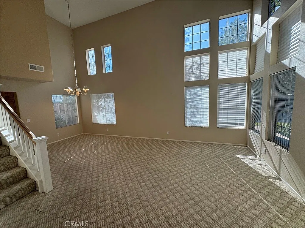4 bed, 2441 sqft, $2,895 — Photo 3