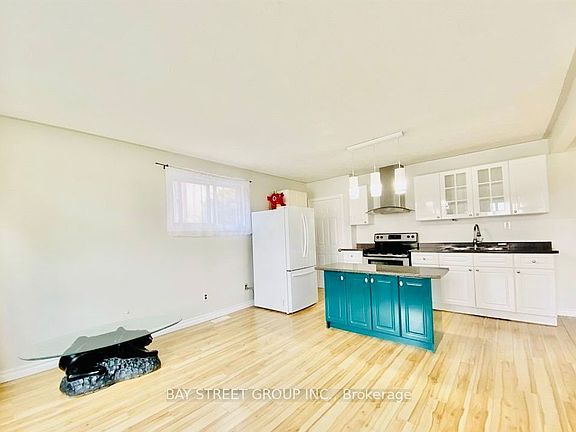 3rd image of 128 Stevenson Rd S