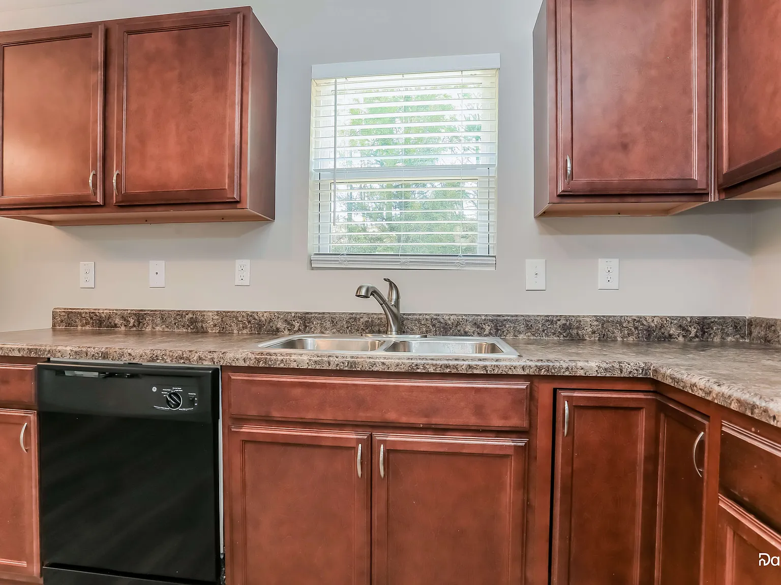 3 bed, 2.5 bath, 1664 sqft, $1,780 — Photo 2