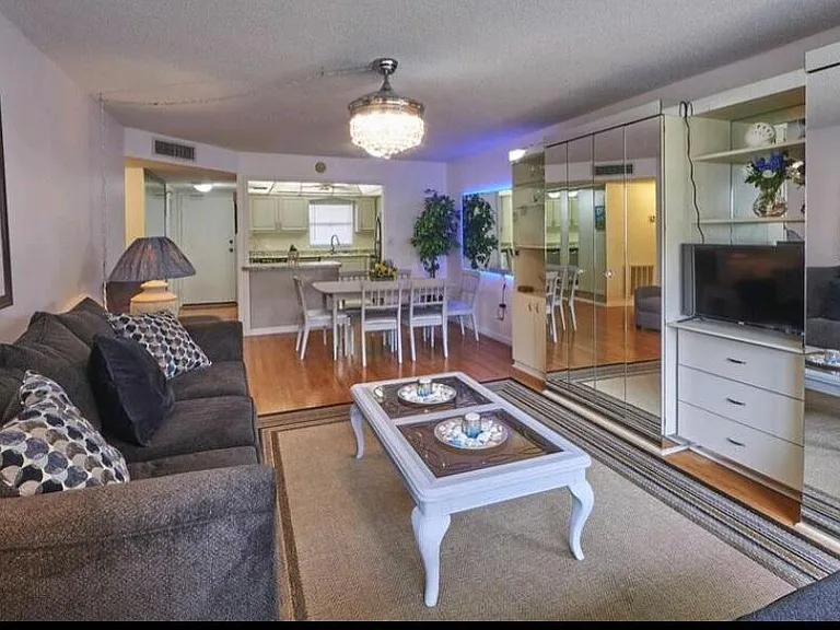 4550 Cove Cir #808 — Photo 5