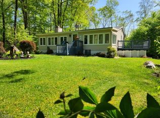 8 Juniper Ln, Newton, NJ 07860