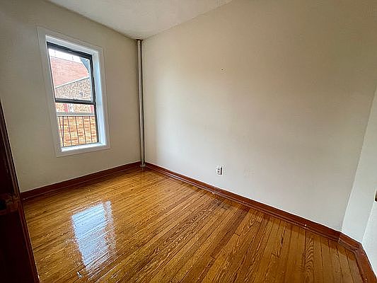3rd image of 327 Bedford Ave #E2