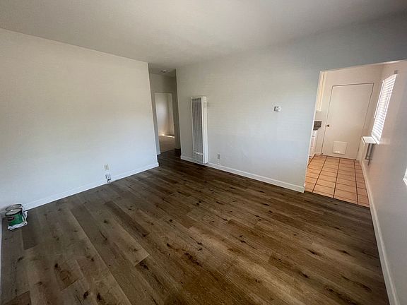 4th image of 2655-57 Montclair St #2655