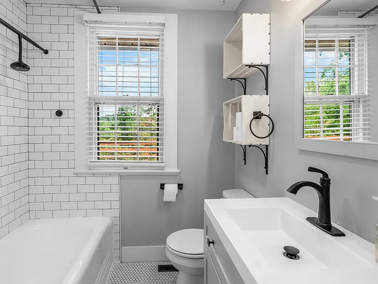 258 E Moody Ave — Photo 24