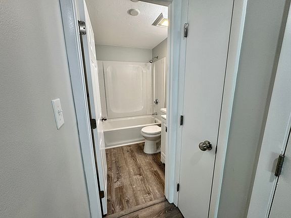 5th image of 328 Greenwood St #B5