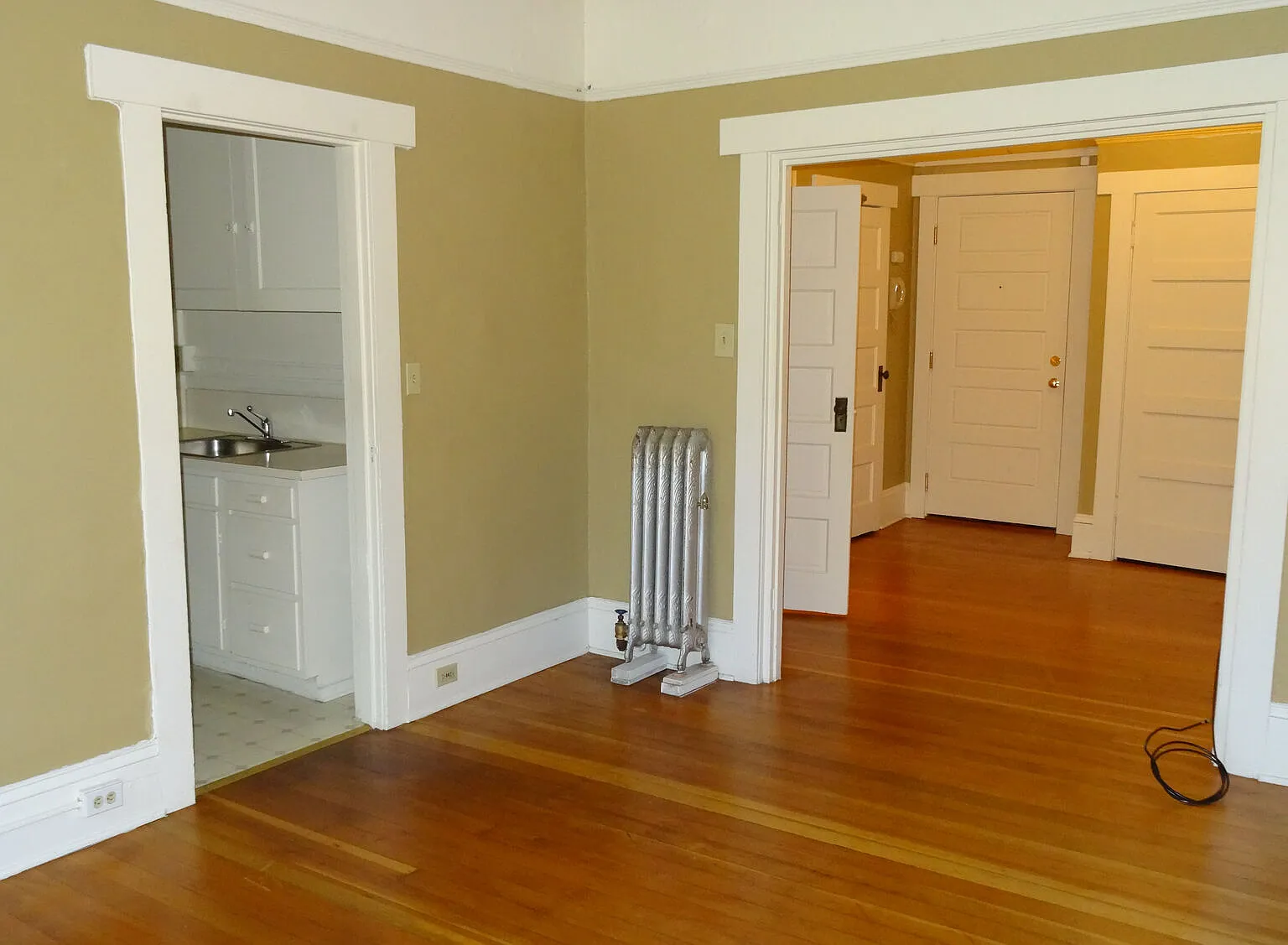 Lincoln Court — Photo 4