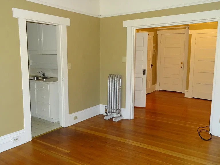 Lincoln Court — Photo 4