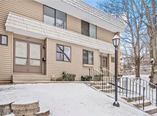 25 Redwood Ct #25, Cromwell, CT 06416