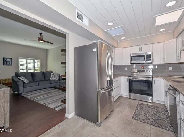 9970 W ROYAL OAK Road #M, Sun City, AZ 85351