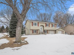 4612 W Saint James Cir, Sioux Falls, SD 57106