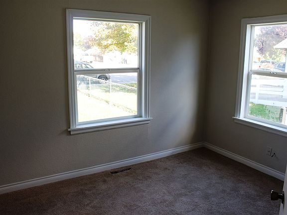 5th image of 2128 E Lacrosse Ave