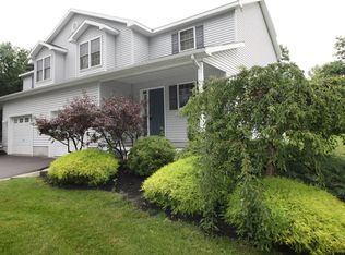 2 Garden Ter, Colonie, NY 12205