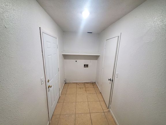 5th image of 704 Pineville Ln