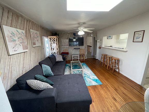 2nd image of 820 Island Ct