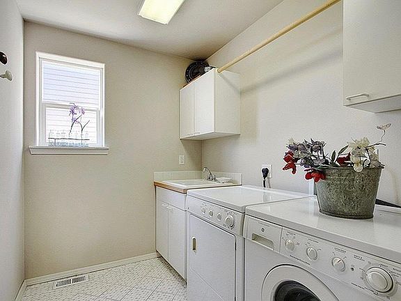 4th image of 1846 Pointe Woodworth Dr NE