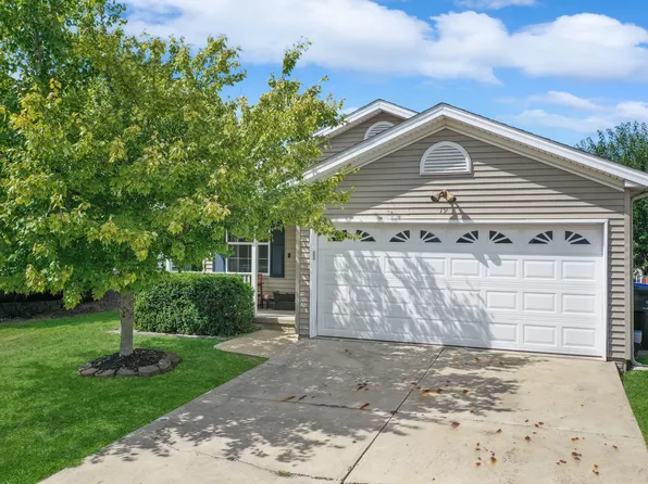 19 Andy Ct, Bloomington, IL 61704