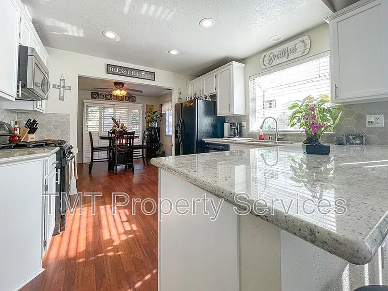 9424 Blackswain Pl — Photo 5