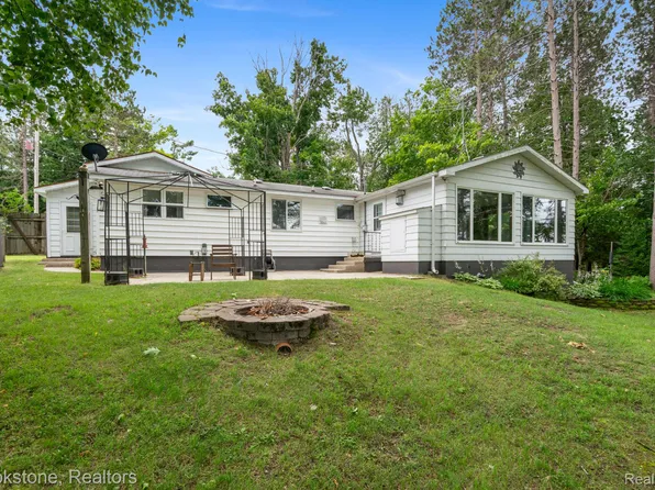 5699 Smith Rd, Cheboygan, MI 49721