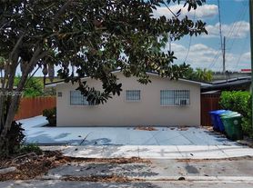 286 NW 39th St, Miami, FL