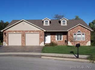 690 Galen Dr, Trenton, IL 62293