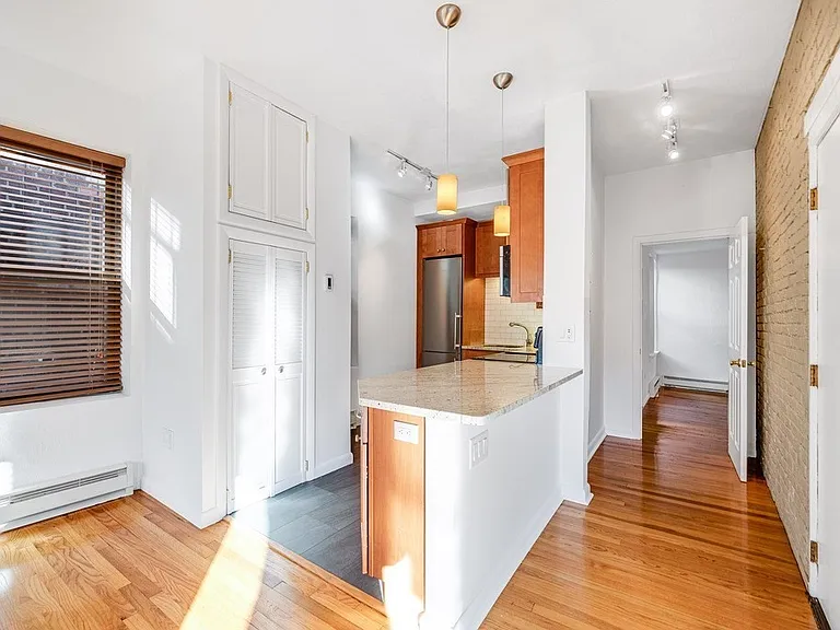 8 Battery St #14 — Photo 2